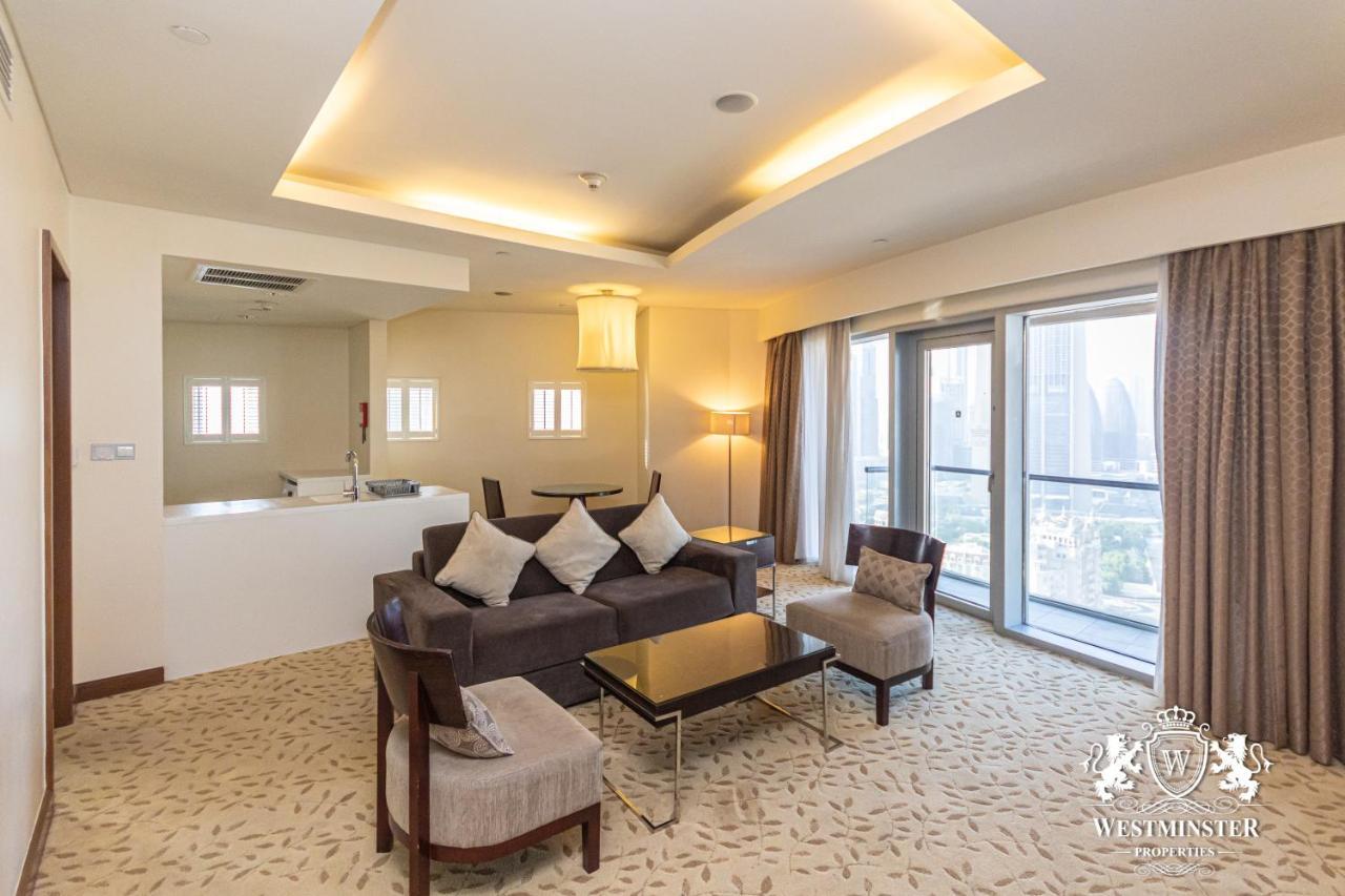 Westminster Dubai Mall ภายนอก รูปภาพ A living room in a suite at the Westin