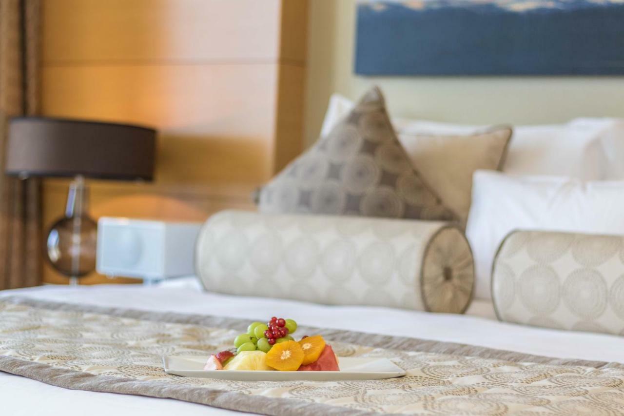 Westminster Dubai Mall ภายนอก รูปภาพ A fruit plate in a hotel room