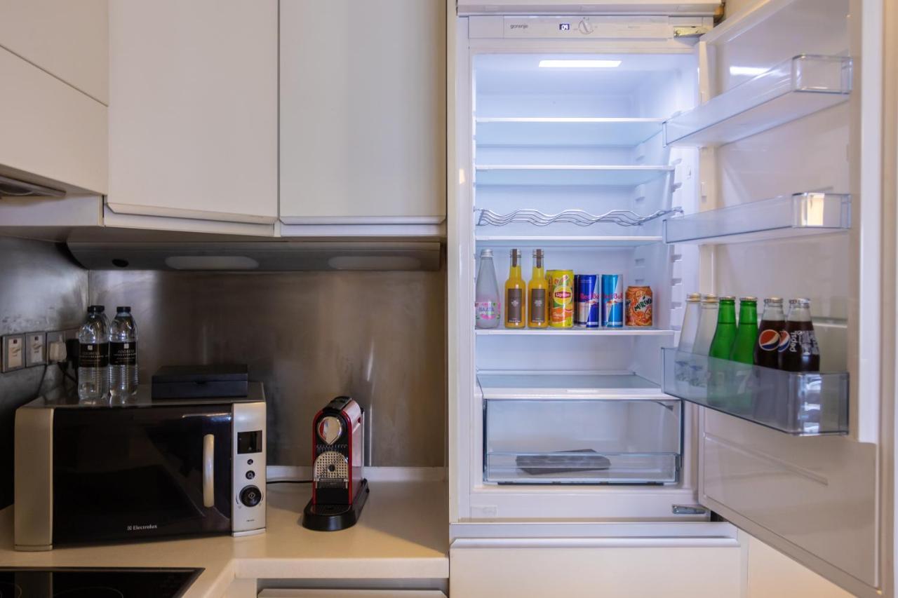 Westminster Dubai Mall ภายนอก รูปภาพ A refrigerator